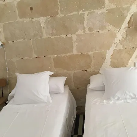 Hevresac Singular & Small מלון 4*