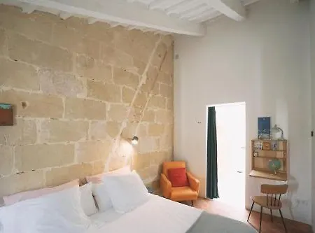 מלון Hevresac Singular & Small 4*